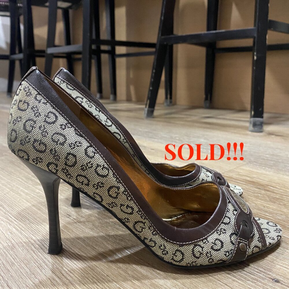 GUESS - Women’s Brown/Tan Signature Print Open Toe Pumps - Size: 8